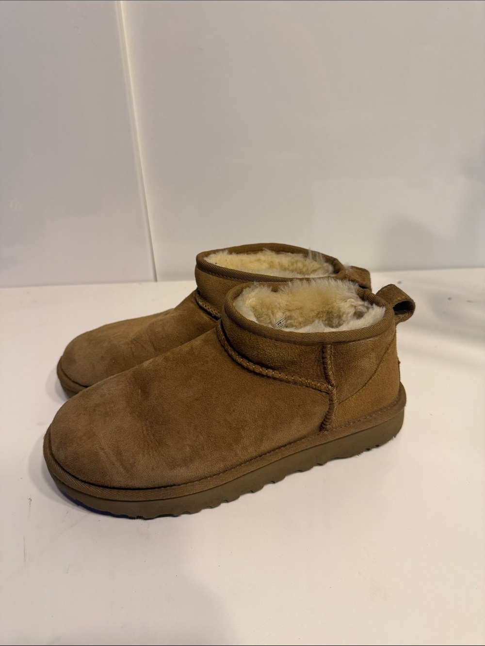 Used women’s size 7 Ugg boots in tan short